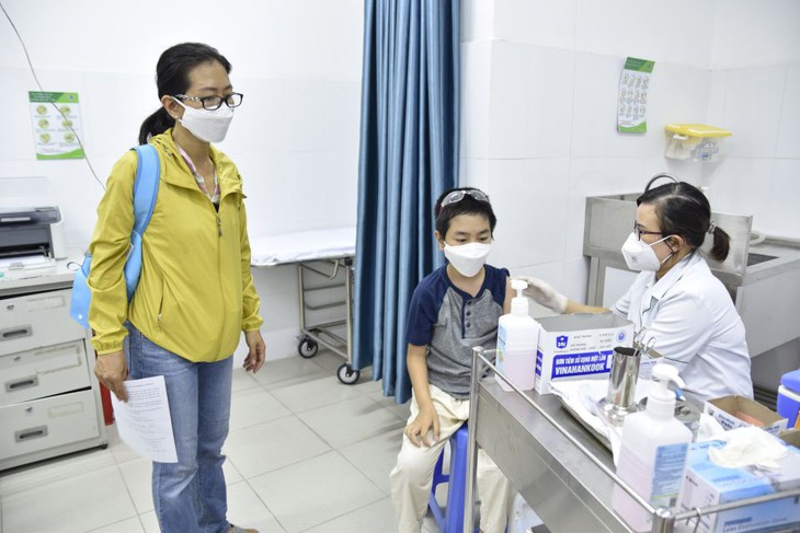 TP.HCM: Tháng 8 là tháng cao điểm tiêm vaccine phòng COVID-19 cho trẻ em - Ảnh 1.