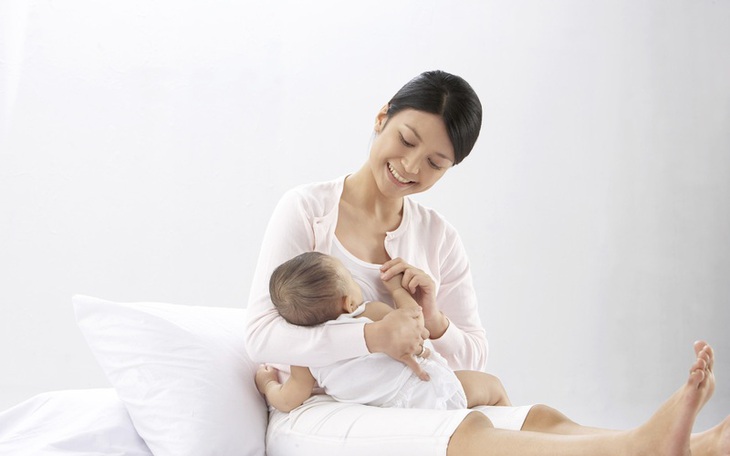 Sữa mẹ giúp bảo vệ trẻ sơ sinh và trẻ nhỏ trong đại dịch COVID-19