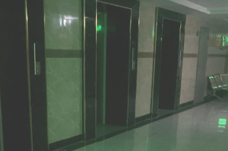 EVN Hà Nội nói về sự cố nhiều nơi mất điện đột ngột giữa cao điểm nắng nóng - Ảnh 1.