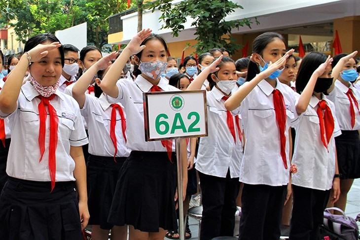 Bộ trưởng GD&ĐT đề xuất miễn toàn bộ học phí học học sinh THCS từ năm 2022 - Ảnh 2.