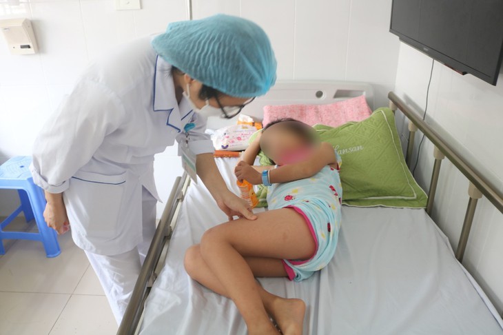 Thêm nhiều ca bệnh sốt xuất huyết từ vùng dịch trở về - Ảnh 1. Thêm nhiều ca bệnh sốt xuất huyết từ vùng dịch trở về - Ảnh 1.