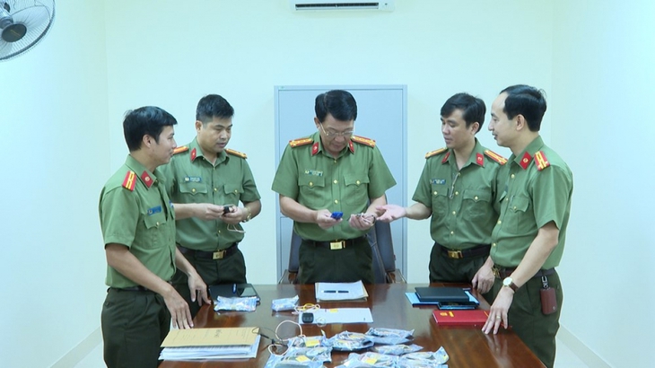 Bắt vụ mua bán thiết bị gian lận thi cử trước kỳ thi THPT quốc gia - Ảnh 1.
