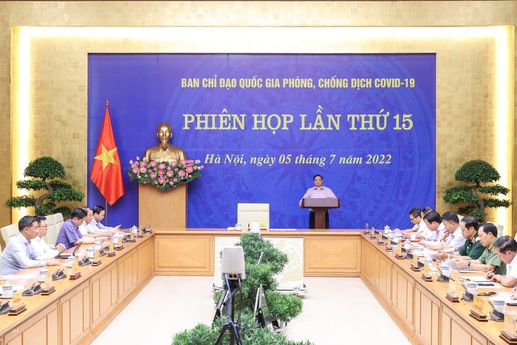 Thủ tướng: Đẩy mạnh tiêm vaccine, sẵn sàng ứng phó nếu dịch bùng phát trở lại - Ảnh 3. Thủ tướng: Đẩy mạnh tiêm vaccine, sẵn sàng ứng phó nếu dịch bùng phát trở lại - Ảnh 3.