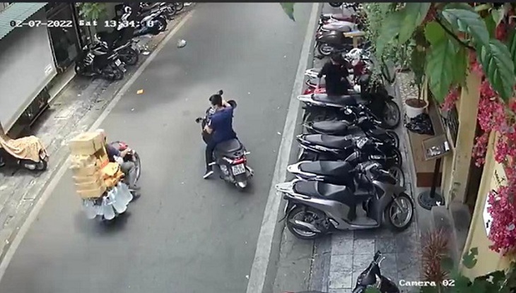 Dùng giấy tờ giả tuyển dụng làm nhân viên để trộm xe của khách - Ảnh 2. Dùng giấy tờ giả tuyển dụng làm nhân viên để trộm xe của khách - Ảnh 2.