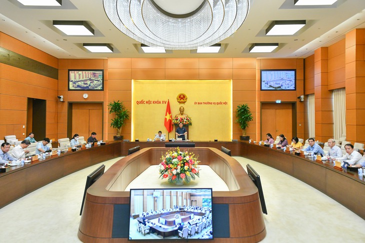 Chủ tịch Quốc hội đề nghị xem xét giảm thuế BVMT đối với xăng dầu ngay kỳ điều hành tới - Ảnh 2. Chủ tịch Quốc hội đề nghị xem xét giảm thuế BVMT đối với xăng dầu ngay kỳ điều hành tới - Ảnh 2.