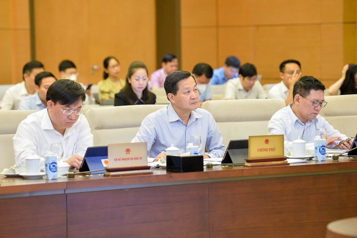 Chủ tịch Quốc hội đề nghị xem xét giảm thuế BVMT đối với xăng dầu ngay kỳ điều hành tới - Ảnh 4. Chủ tịch Quốc hội đề nghị xem xét giảm thuế BVMT đối với xăng dầu ngay kỳ điều hành tới - Ảnh 4.