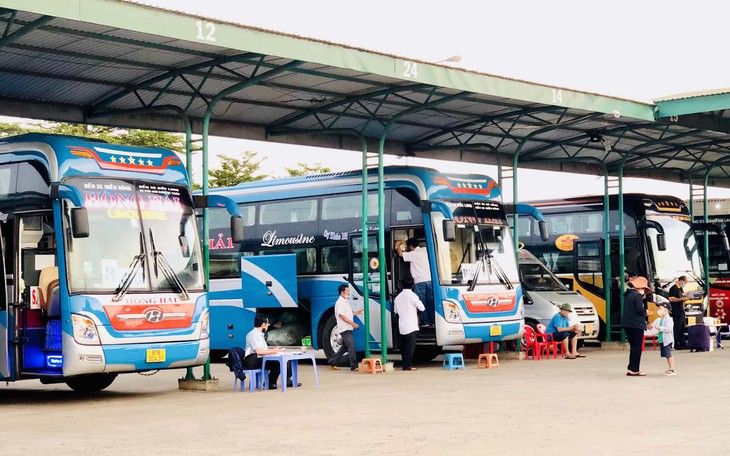 Giá xăng dầu tăng cao, Bộ GTVT kiến nghị giảm phí đường bộ