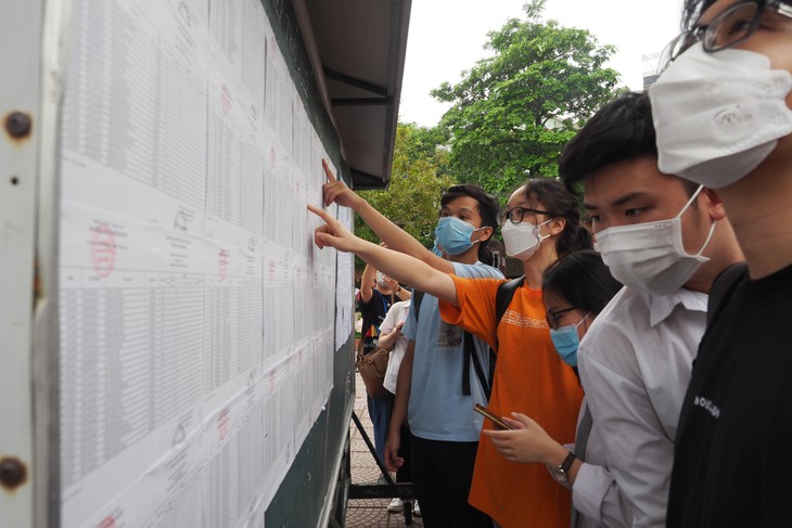 Hơn 1 triệu thí sinh làm thủ tục dự thi tốt nghiệp THPT năm 2022 trong thời tiết mát mẻ, thuận lợi - Ảnh 4.