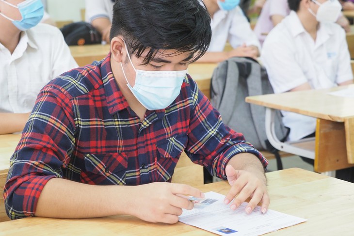 Hơn 1 triệu thí sinh làm thủ tục dự thi tốt nghiệp THPT năm 2022 trong thời tiết mát mẻ, thuận lợi - Ảnh 9.