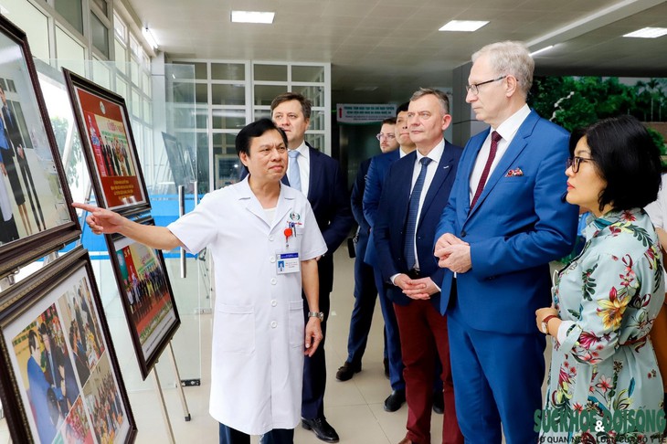 Bệnh viện Hữu nghị Đa khoa Nghệ An phấn đấu trở thành Bệnh viện Anh hùng Lao động thời kỳ đổi mới - Ảnh 6. Bệnh viện Hữu nghị Đa khoa Nghệ An phấn đấu trở thành Bệnh viện Anh hùng Lao động thời kỳ đổi mới - Ảnh 6.