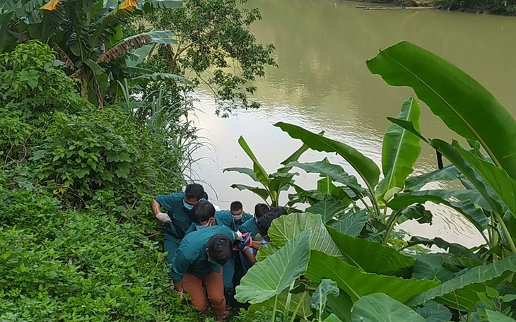 Tìm thấy thi thể nạn nhân cuối cùng vụ 4 người đang xúc cát bị lũ cuốn trôi - Ảnh 4.