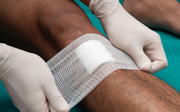 Vết thương sẽ nặng hơn khi dùng oxy già sát khuẩn không đúng cách