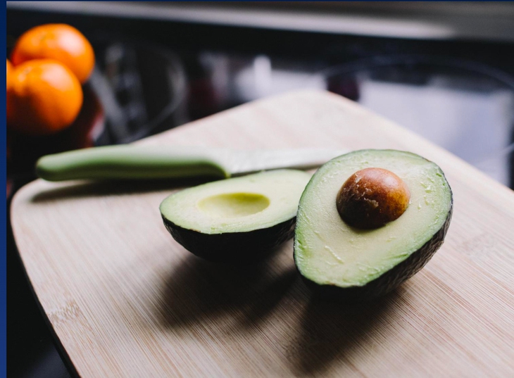 Ăn bơ hàng ngày giúp giảm cholesterol trong cơ thể - Ảnh 1. Ăn bơ hàng ngày giúp giảm cholesterol trong cơ thể - Ảnh 1.