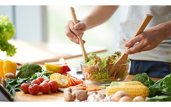 Mỗi năm tăng khoảng 0,5 kg mỡ, tuổi trung niên cần ăn uống thế nào để giảm cân và khỏe mạnh?