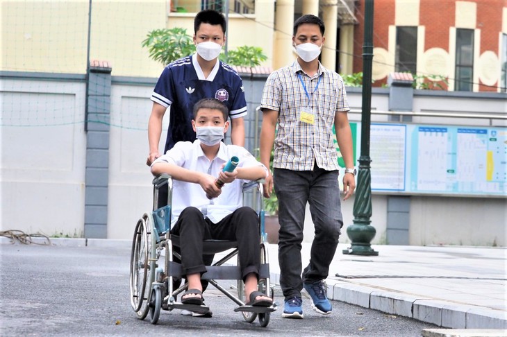 Thí sinh gãy 2 xương đùi, xương quai hàm trái trước kỳ thi - Ảnh 2. Thí sinh gãy 2 xương đùi, xương quai hàm trái trước kỳ thi - Ảnh 2.