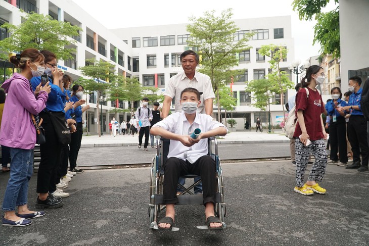 Thí sinh gãy 2 xương đùi, xương quai hàm trái trước kỳ thi - Ảnh 3. Thí sinh gãy 2 xương đùi, xương quai hàm trái trước kỳ thi - Ảnh 3.