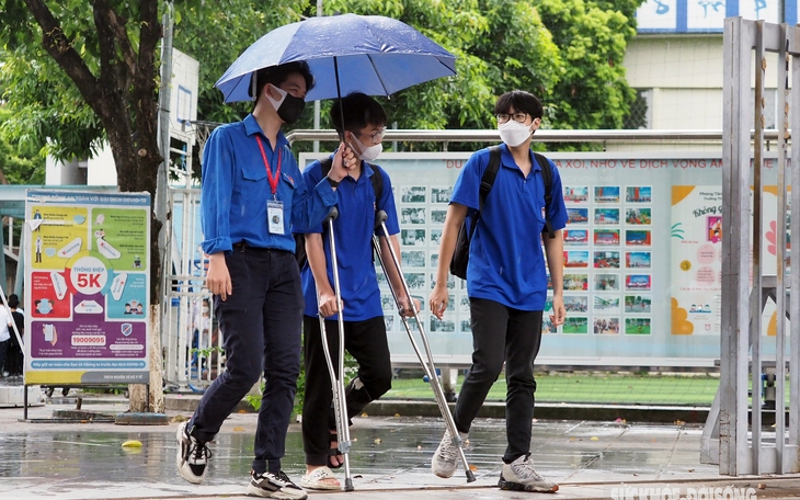 Hơn 5.500 tình nguyện viên tham gia hỗ trợ thí sinh trong những ngày thi tốt nghiệp THPT