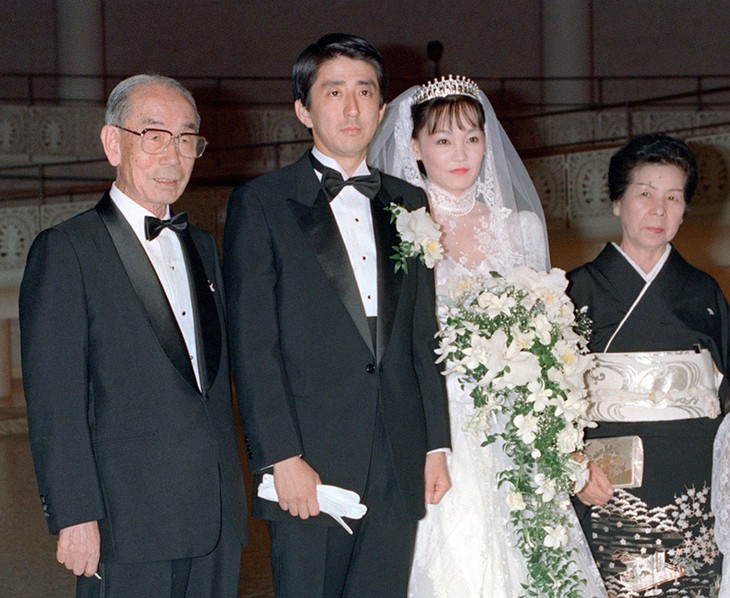 Cuộc đời và sự nghiệp cựu Thủ tướng Nhật Bản Shinzo Abe qua ảnh - Ảnh 3.