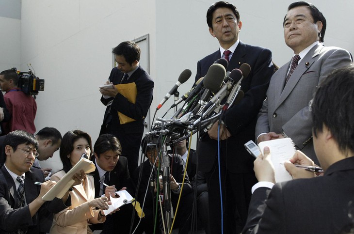 Cuộc đời và sự nghiệp cựu Thủ tướng Nhật Bản Shinzo Abe qua ảnh - Ảnh 8.