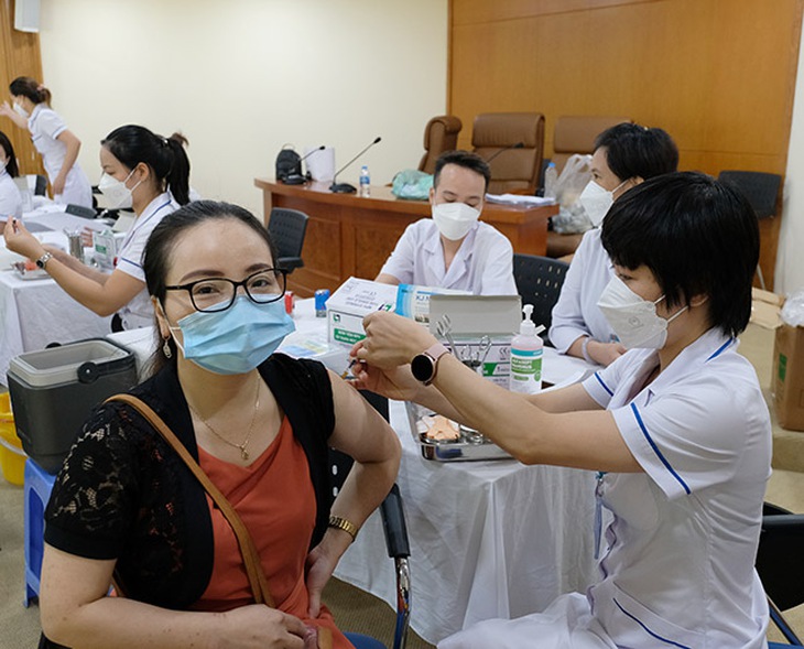 Giáo hội Phật giáo Việt Nam đề nghị Tăng Ni, Phật tử và tiếp tục tiêm vaccine COVID-19 mũi 3 và 4 - Ảnh 1. Giáo hội Phật giáo Việt Nam đề nghị Tăng Ni, Phật tử và tiếp tục tiêm vaccine COVID-19 mũi 3 và 4 - Ảnh 1.