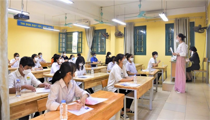 Hà Nội chính thức công bố điểm chuẩn vào lớp 10 trường công lập năm học 2022-2023 - Ảnh 2. Hà Nội chính thức công bố điểm chuẩn vào lớp 10 trường công lập năm học 2022-2023 - Ảnh 2.