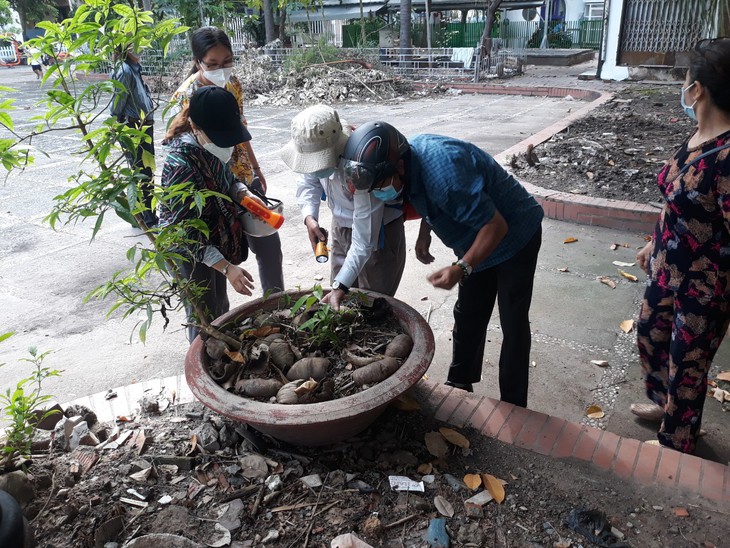 TP.HCM tăng cường xử phạt các cá nhân, tổ chức gây bùng dịch sốt xuất huyết - Ảnh 1. TP.HCM tăng cường xử phạt các cá nhân, tổ chức gây bùng dịch sốt xuất huyết - Ảnh 1.