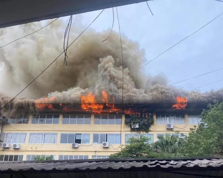 Một buổi sáng, Hà Nội xảy ra 2 vụ cháy lớn - Ảnh 5.