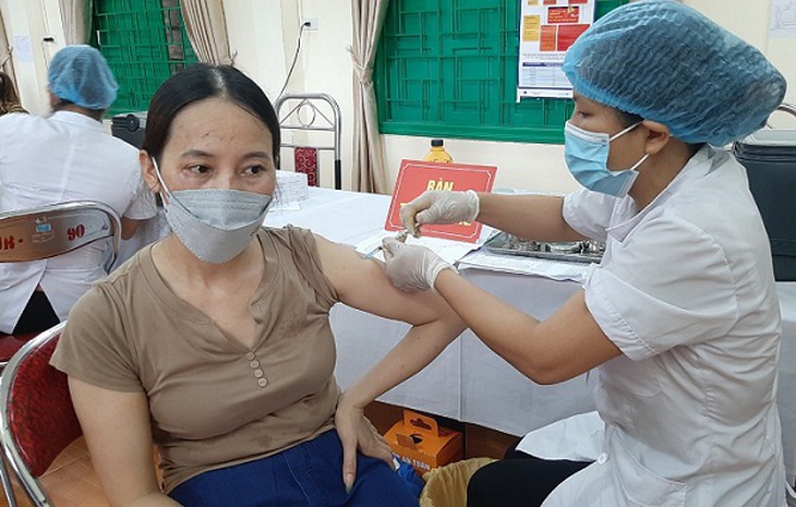 Đi từng nhà, đến từng bản tiêm vaccine ở Yên Bái - Ảnh 1.