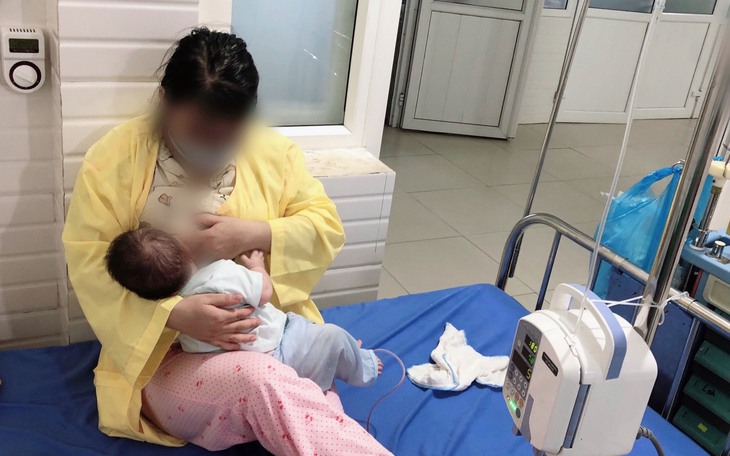 Trầm cảm sau sinh, mẹ cùng con 3 tháng tuổi tự tử bằng thuốc diệt cỏ