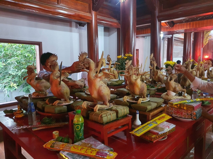 Độc đáo mâm cúng 'gà quỳ, gà bay' ngày rằm tháng 7 ở Hà Tĩnh - Ảnh 6.