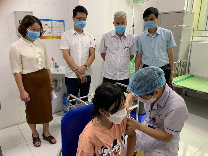 Các quận, huyện tại Hà Nội đồng loạt 'tăng tốc' tiêm vaccine phòng COVID-19 - Ảnh 4. Các quận, huyện tại Hà Nội đồng loạt 'tăng tốc' tiêm vaccine phòng COVID-19 - Ảnh 4.