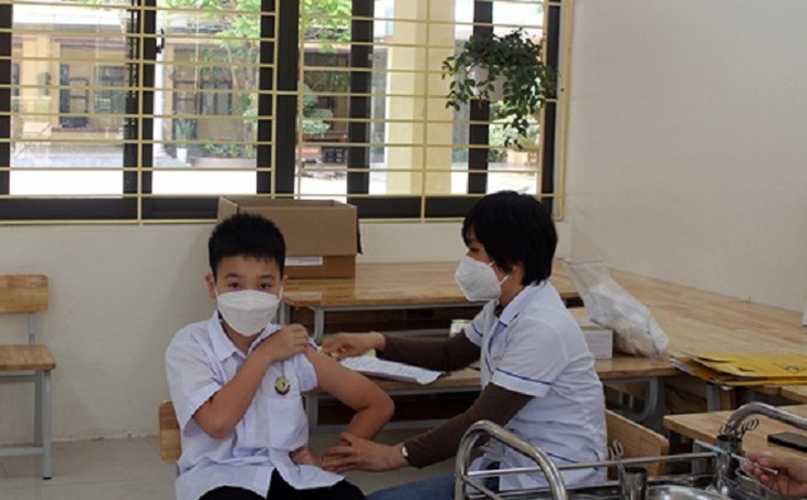 Các quận, huyện tại Hà Nội đồng loạt 'tăng tốc' tiêm vaccine phòng COVID-19 - Ảnh 5. Các quận, huyện tại Hà Nội đồng loạt 'tăng tốc' tiêm vaccine phòng COVID-19 - Ảnh 5.