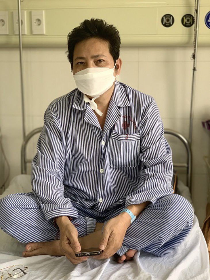Lấy mảnh gỗ "kẹt" suốt 4 tháng trong đốt sống cổ của người đàn ông - Ảnh 4. Lấy mảnh gỗ "kẹt" suốt 4 tháng trong đốt sống cổ của người đàn ông - Ảnh 4.