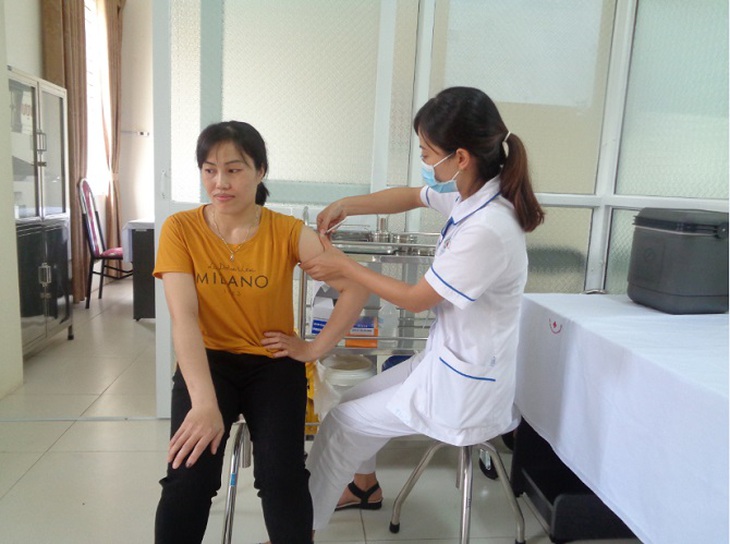 Các quận, huyện tại Hà Nội đồng loạt 'tăng tốc' tiêm vaccine phòng COVID-19 - Ảnh 3. Các quận, huyện tại Hà Nội đồng loạt 'tăng tốc' tiêm vaccine phòng COVID-19 - Ảnh 3.