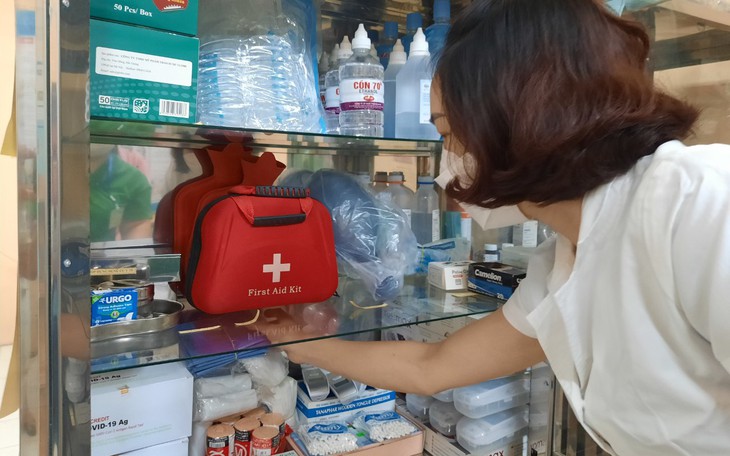 Nhân lực y tế trường học thiếu và yếu, nhiều giáo viên phải kiêm nhiệm công tác phòng, chống dịch