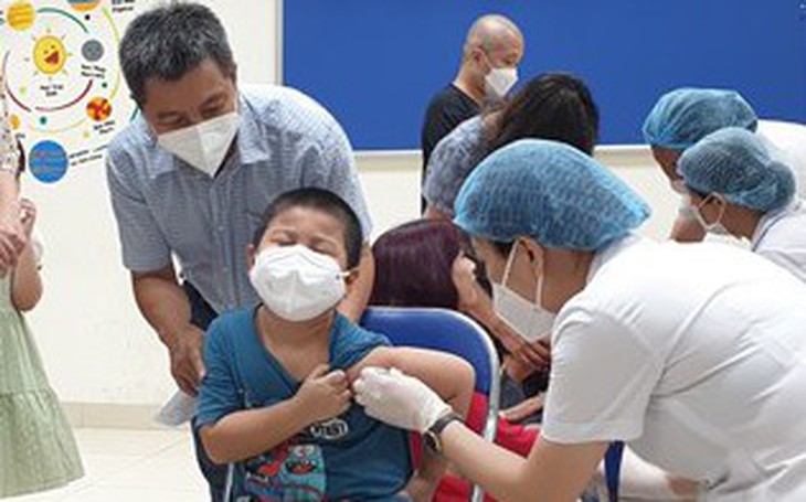 Các quận, huyện tại Hà Nội đồng loạt tăng tốc tiêm vaccine phòng COVID-19