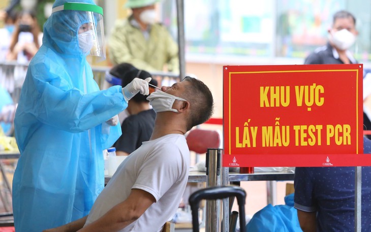 Ngày 12/8: Đã 4 ngày liên tiếp ca COVID-19 mới vượt mốc 2.000; 1 F0 tại Quảng Ninh tử vong