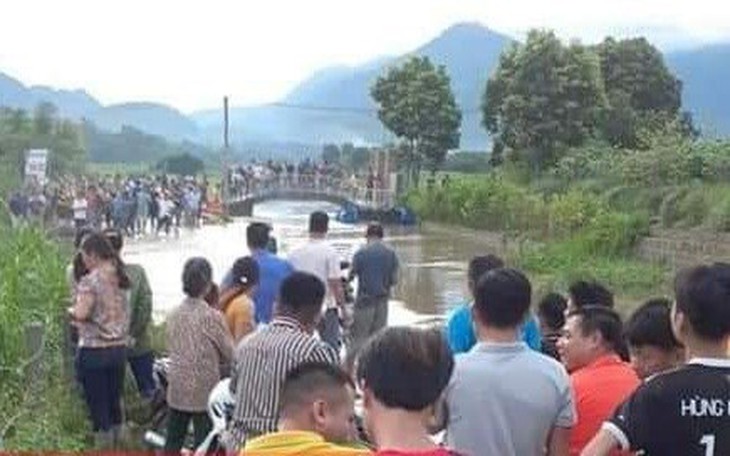 Nhiều người bị nước cuốn trôi do mưa lớn kéo dài