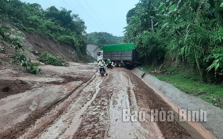 Mưa lớn tại Hòa Bình làm 2 người tử vong và 1 người mất tích