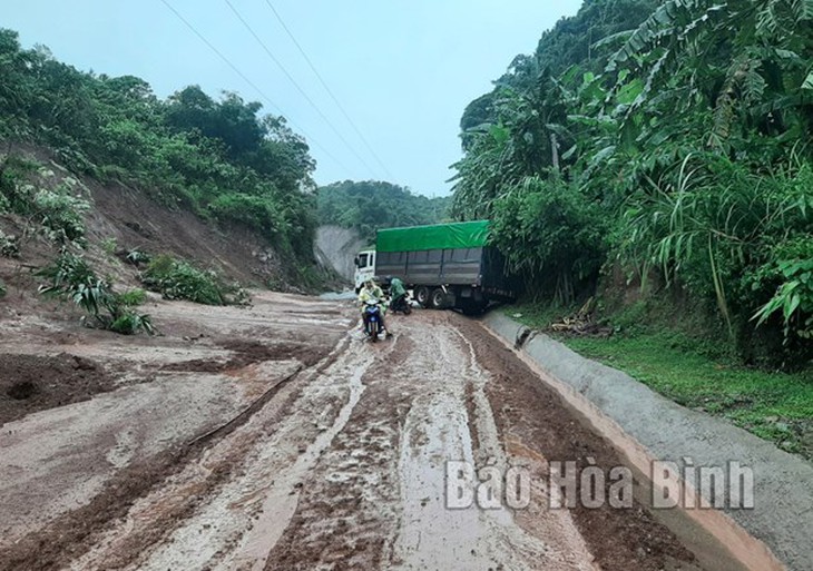 Mưa lớn tại Hòa Bình làm 2 người tử vong và 1 người mất tích - Ảnh 1.