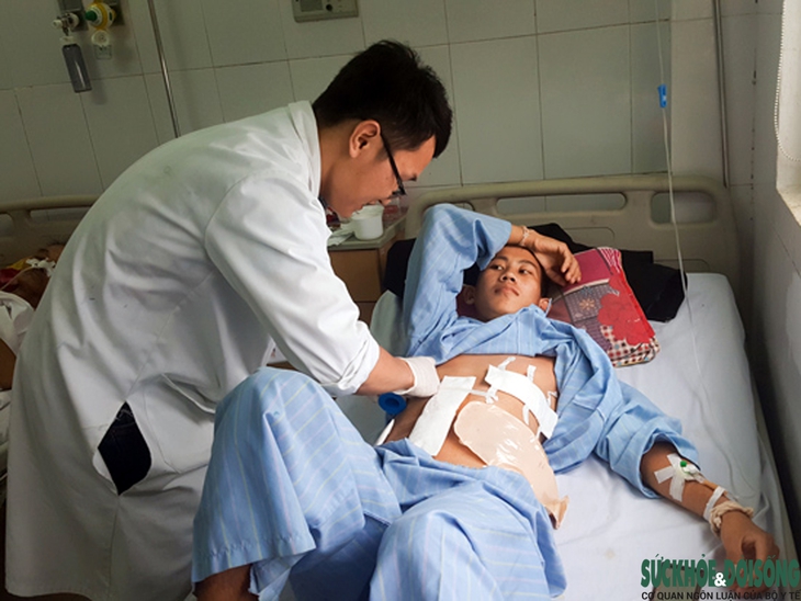 Vượt núi, băng rừng cứu bệnh nhân Lào anh em - Ảnh 4.