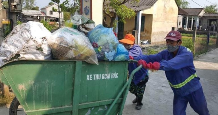 Xử phạt người dân không phân loại rác: Khó đủ đường! - Ảnh 2. Xử phạt người dân không phân loại rác: Khó đủ đường! - Ảnh 2.
