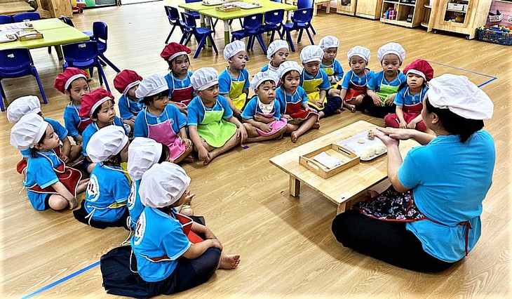 Hà Nội kiến nghị giải pháp khắc phục tình trạng "quá tải" quy mô trường lớp - Ảnh 2. Hà Nội kiến nghị giải pháp khắc phục tình trạng "quá tải" quy mô trường lớp - Ảnh 2.