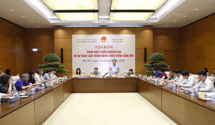 Chủ tịch Quốc hội: Ngành Y tế cần sự đồng hành để tháo gỡ những khó khăn hiện nay - Ảnh 3. Chủ tịch Quốc hội: Ngành Y tế cần sự đồng hành để tháo gỡ những khó khăn hiện nay - Ảnh 3.