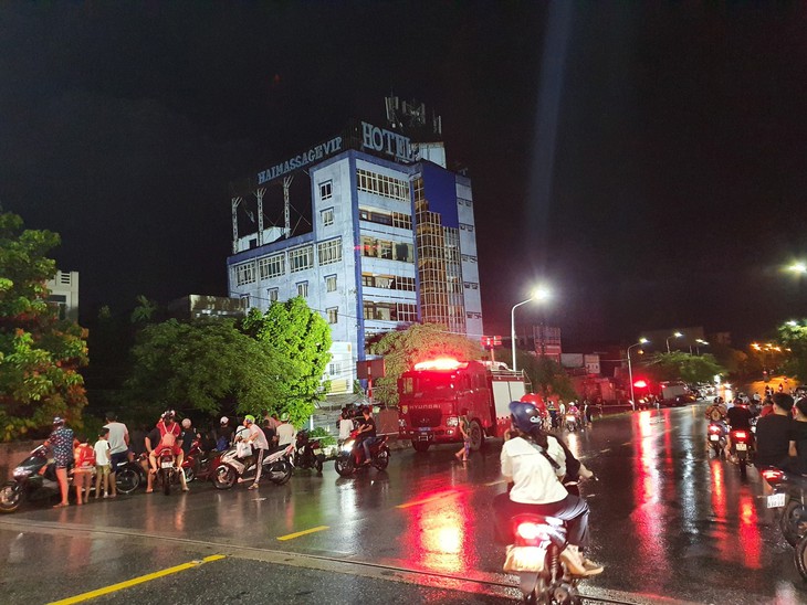 Hải Phòng: Cận cảnh khối nhà thuộc khách sạn Hải Yến bị đổ sập trong đêm - Ảnh 5. Hải Phòng: Cận cảnh khối nhà thuộc khách sạn Hải Yến bị đổ sập trong đêm - Ảnh 5.