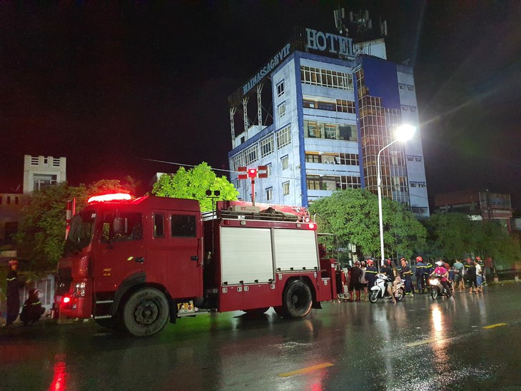 Hải Phòng: Cận cảnh khối nhà thuộc khách sạn Hải Yến bị đổ sập trong đêm - Ảnh 10. Hải Phòng: Cận cảnh khối nhà thuộc khách sạn Hải Yến bị đổ sập trong đêm - Ảnh 10.