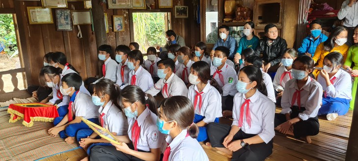 Áo quý vua ban cho đồng bào Pa Kô và cách làm hay để lưu giữ, phát huy ý nghĩa của báu vật - Ảnh 3. Áo quý vua ban cho đồng bào Pa Kô và cách làm hay để lưu giữ, phát huy ý nghĩa của báu vật - Ảnh 3.