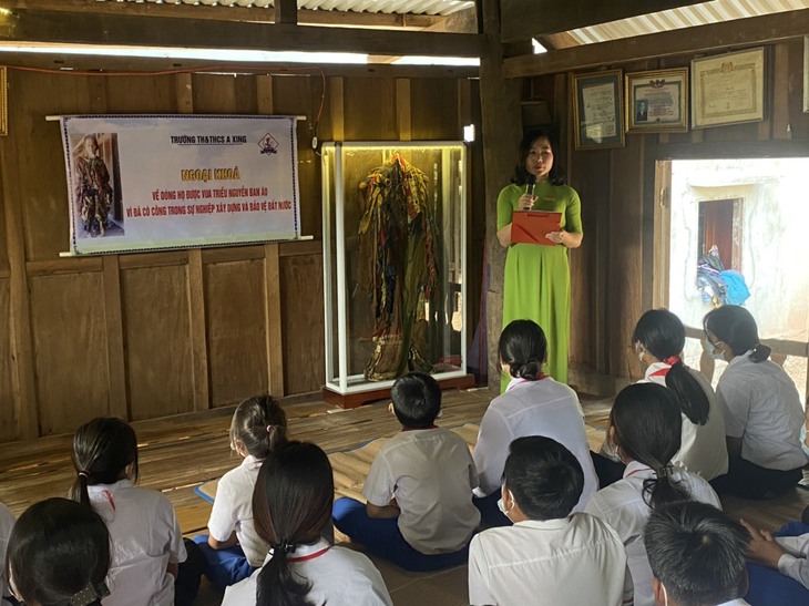 Áo quý vua ban cho đồng bào Pa Kô và cách làm hay để lưu giữ, phát huy ý nghĩa của báu vật - Ảnh 2. Áo quý vua ban cho đồng bào Pa Kô và cách làm hay để lưu giữ, phát huy ý nghĩa của báu vật - Ảnh 2.