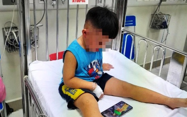 Cứu sống kịp thời bé trai 3,5 tuổi ở Hà Nam nghi bị bạo hành, nhốt trong tủ cấp đông 