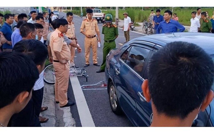Công an làm việc với nhiều người liên quan vụ xe tập lái tông tử vong bé 3 tuổi 